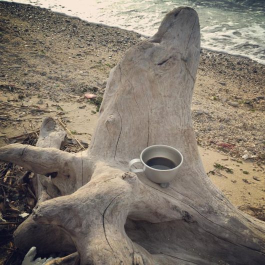 海でコーヒー